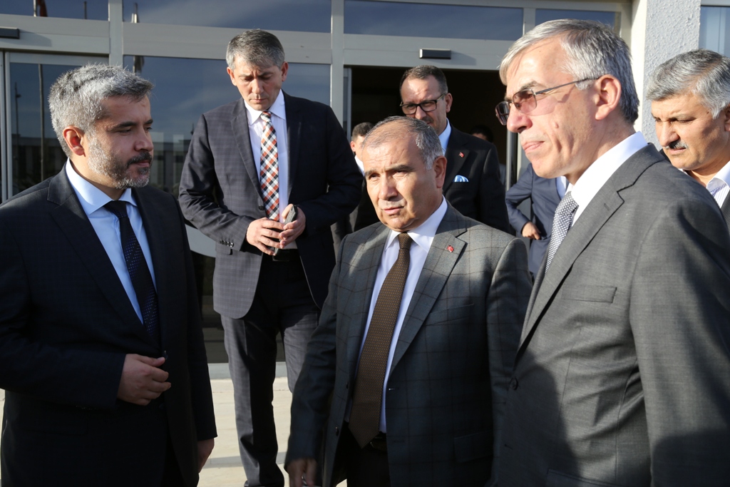 Bakan Alaboyun Rektör Şahin’i ziyaret etti