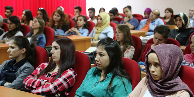 Felsefe tartışmalarında demokrasi anlatıldı