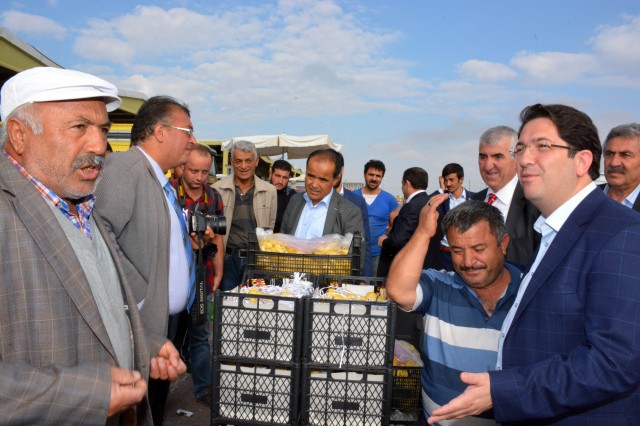 Başkan Yazgı, Hal esnafını ziyaret etti