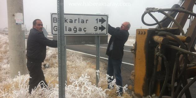 İl Özel İdaresi trafik işaretleri montaj çalışmaları devam ediyor