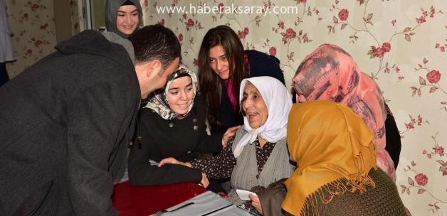 Lise öğrencilerinden huzurevi ziyareti