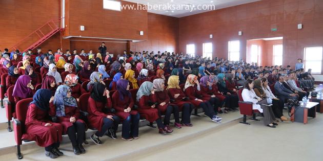 Rektör Şahin İmam Hatip Lisesi’nde konferans verdi