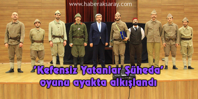 ‘Kefensiz Yatanlar Şüheda’ oyunu ayakta alkışlandı