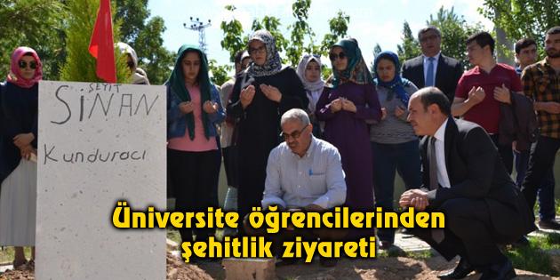 Üniversite öğrencilerinden şehitlik ziyareti
