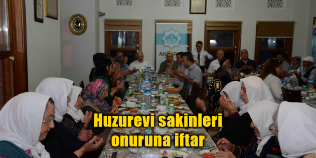 Huzurevi sakinleri onuruna iftar