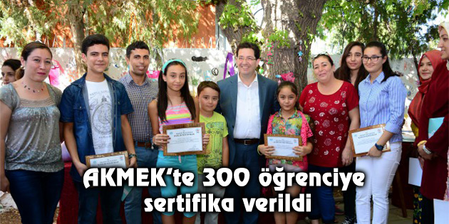 AKMEK’te 300 öğrenciye sertifika verildi