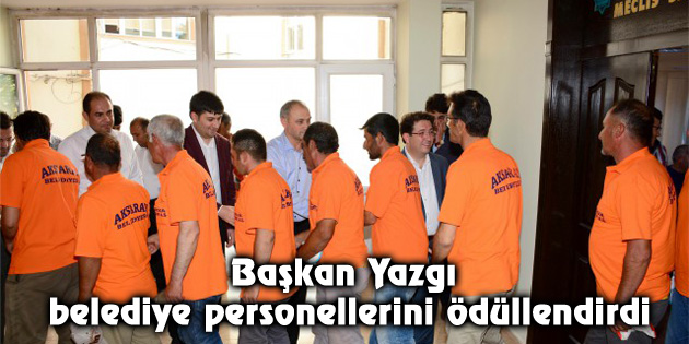 Başkan Yazgı belediye personellerini ödüllendirdi