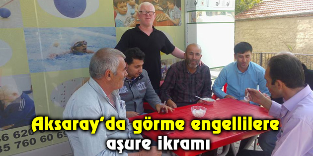 Aksaray’da görme engellilere aşure ikramı