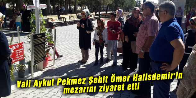 Vali Aykut Pekmez Şehit Ömer Halisdemir’in mezarını ziyaret etti