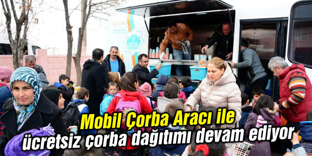 Mobil Çorba Aracı ile ücretsiz çorba dağıtımı devam ediyor