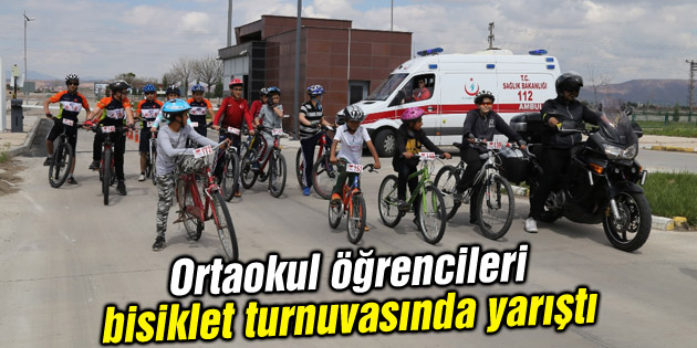Ortaokul öğrencileri bisiklet turnuvasında yarıştı