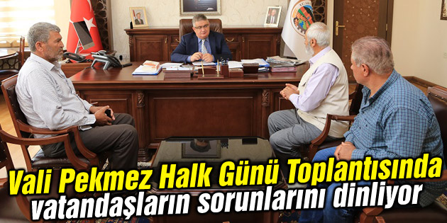Vali Pekmez Halk Günü Toplantısında vatandaşların sorunlarını dinliyor