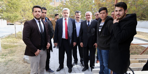 Rektör Şahin Eskil MYO öğrencileriyle buluştu