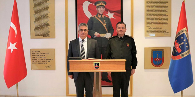 Vali Aykut Pekmez İl Jandarma Komutanlığını ziyaret etti