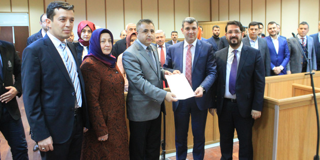Ak Parti İl Başkanı Altınsoy mazbatasını aldı
