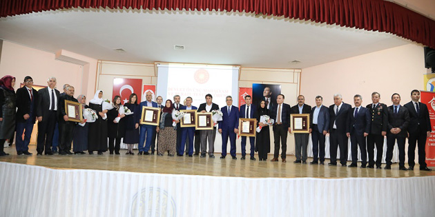 Şehit Aileleri ve 15 Temmuz Gazisine Devlet Övünç Madalyası verildi