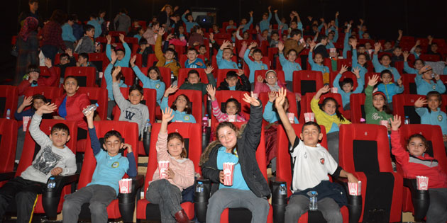 190 öğrenci ‘Coco’ adlı çocuk sinemasını izledi