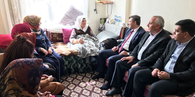 Yaşlıları ziyaret edip, hayır dualarını aldılar