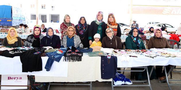 Hanımeli Pazarı büyük ilgi görüyor