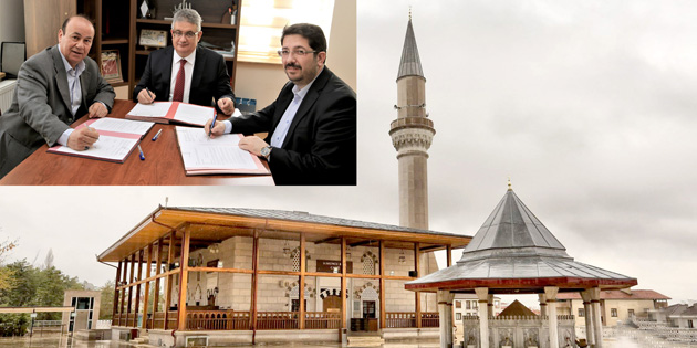 Somuncu Baba Camii avlusunun üzerine gölgelik yapılacak