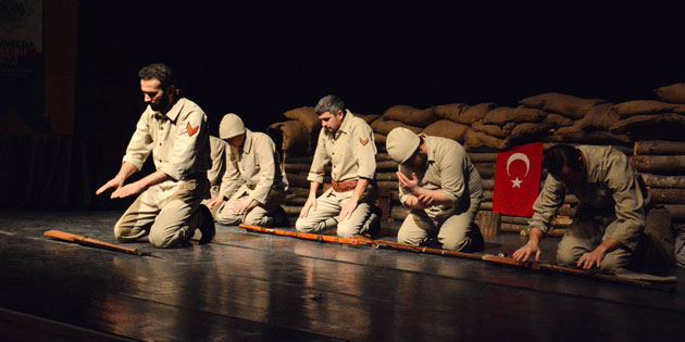 ‘Seddülbahir Yahya Çavuş’ adlı tiyatro oyunu sahnelendi