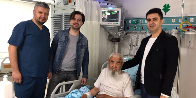 Yine bir ilk! Şahdamarı felçli hastaya stent takıldı