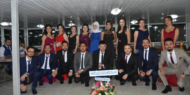 Üniversitenin ilk Arkeologları mezuniyet balosunda buluştu