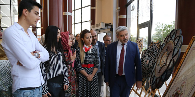 Yeni nesil kalemkârlar eserlerini sergiledi