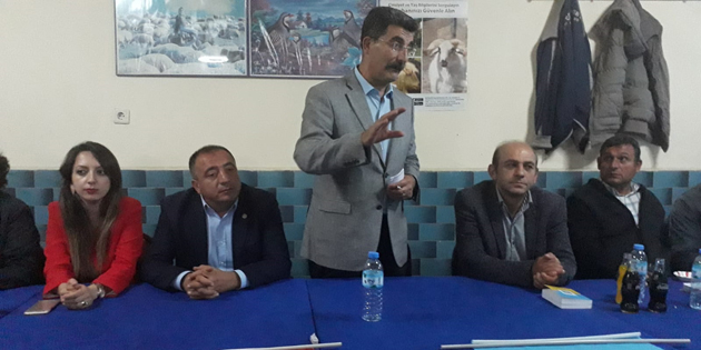 İYİ Parti adayları sıkılmadık el bırakmıyor