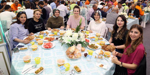 Kadroya geçen taşeron işçiler iftar yemeğinde bir araya geldi