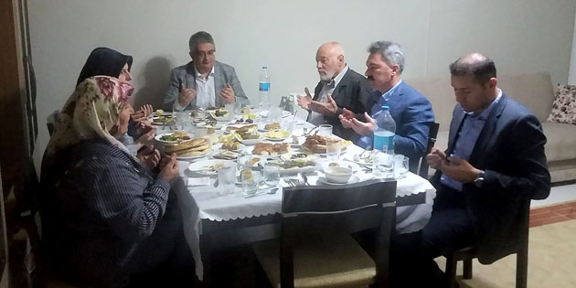 Vali Pekmez Şehit Yalçın Sevindi’nin ailesi ile iftar yaptı