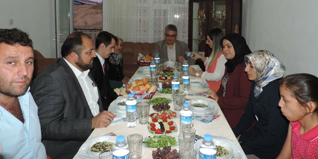 Vali Pekmez Karakaya ailesinin iftar konuğu oldu
