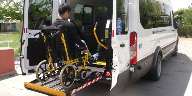Rehabilitasyon merkezine tam teşekküllü engelli aracı