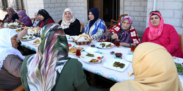 Hasibe Yazgı Şehit anneleriyle kahvaltıda buluştu