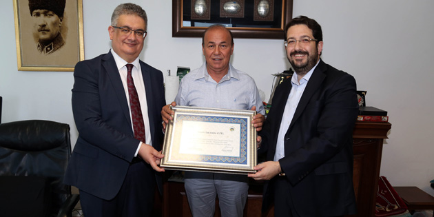 Hayırsever iş adamı İbrahim Özel’e teşekkür plaketi