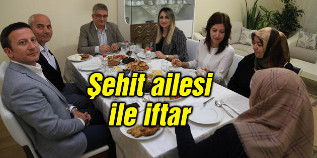 Vali Pekmez Şehit ailesi ile iftar yaptı