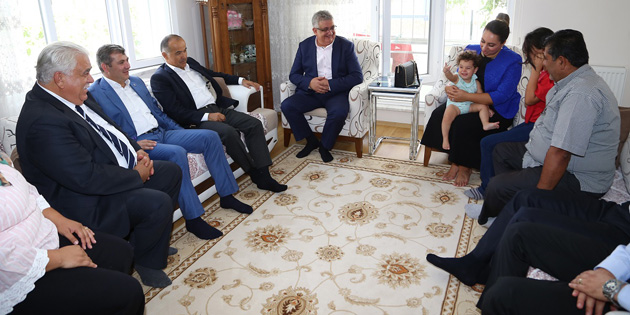 Vali Pekmez’den Şehit Ailelerine bayram ziyareti