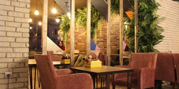 Aksaray’da kafe ve lokantalar güvenlik önlemleriyle hizmete girdi