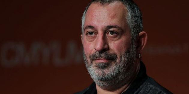 Cem Yılmaz, Adına Sahte Haber Yapan Sitelere Tepki Gösterdi
