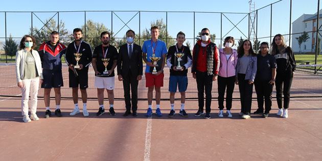 ASÜ’de Tenis Turnuvası ödül töreniyle birlikte tamamlandı