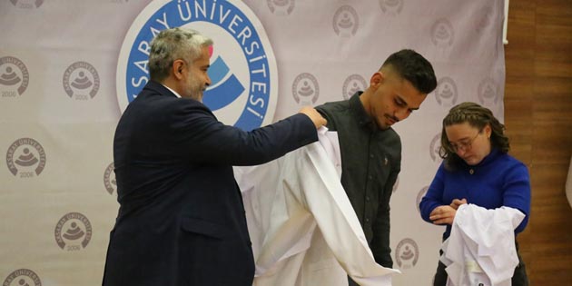 102 öğrenci beyaz önlük giyerek mesleğe ilk adımı attı