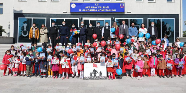 Miniklerden Jandarma’ya Cumhuriyet Bayramı ziyareti