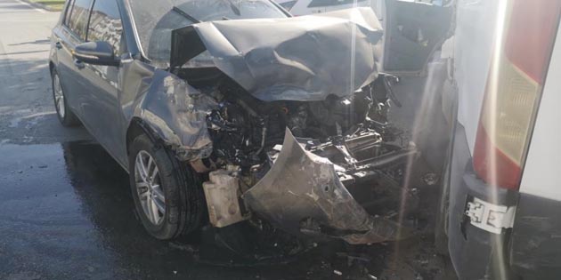 Aksaray’da servis minibüsü ile otomobil çarpıştı: 10 yaralı