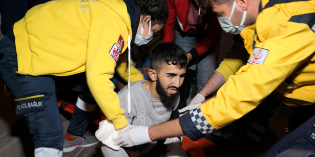 4 yerinden bıçaklanan genç: Dikişten korkarım, ölmek istiyorum!