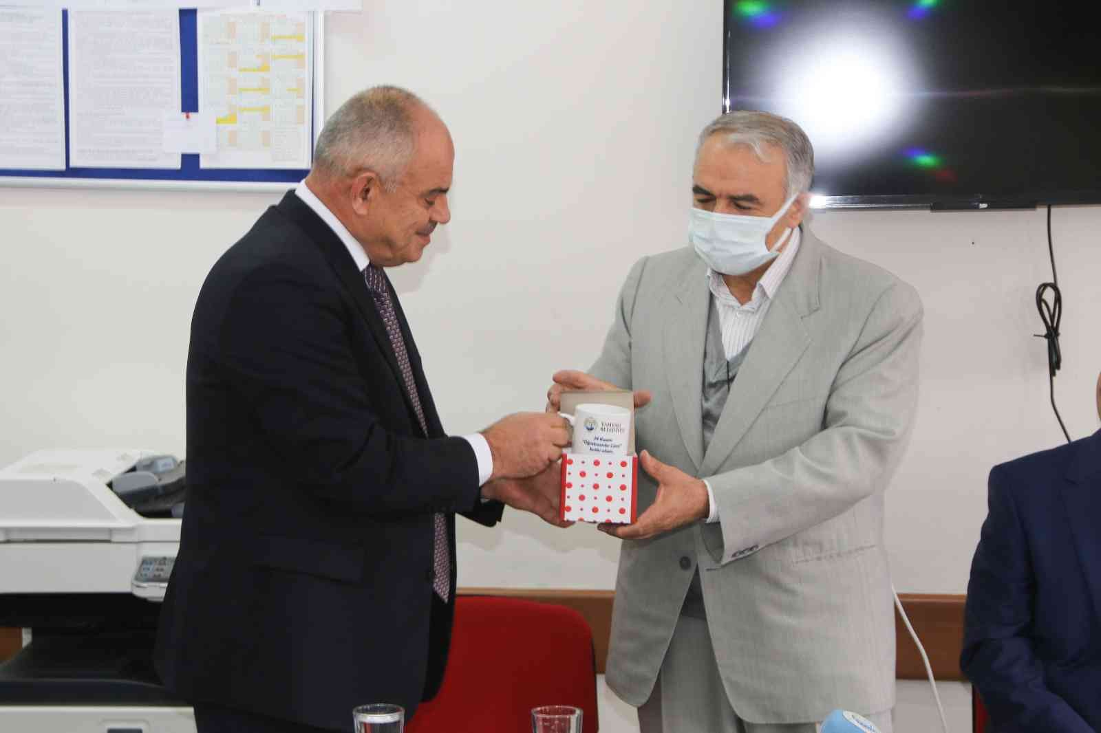 Başkan Öztürk Öğretmenler Gününü kutladı