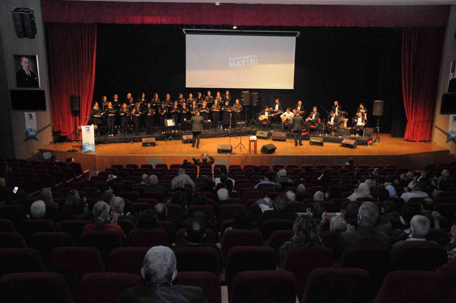 Belediye Kent Konseyi Kadın Korosu Çanakkale’de konser verdi