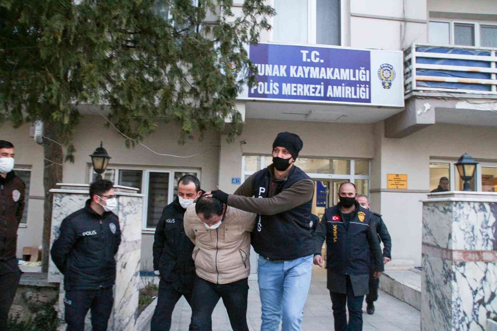 Eşiyle ilişkisi olduğunu öğrendiği kişiyi bıçakla öldüren sanığın yargılanmasına başlandı