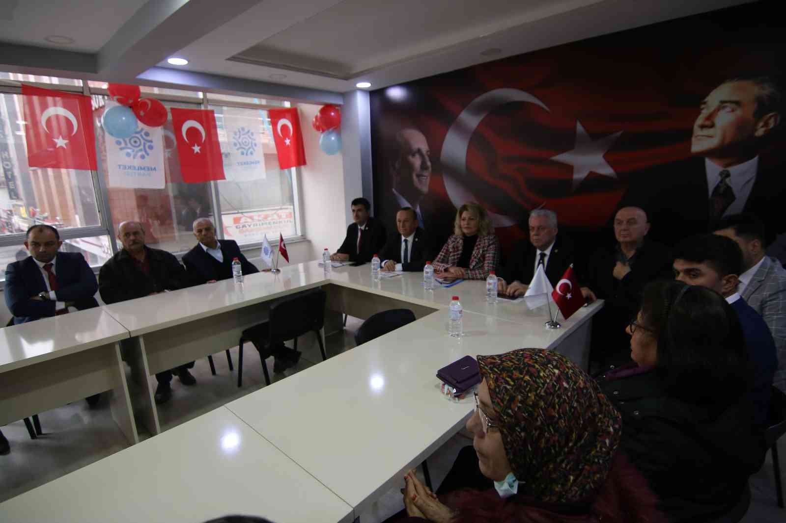 Eski CHP’li Aksoy: “CHP, şirazeden çıkmıştır”