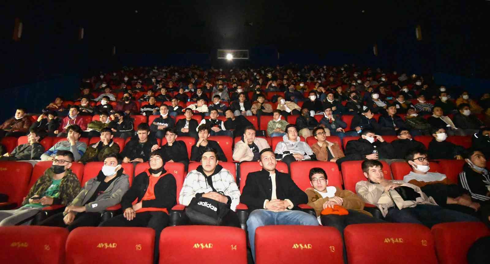 Karatay kent Konseyi’nden öğrencilere “Haydi Sinemaya” projesi