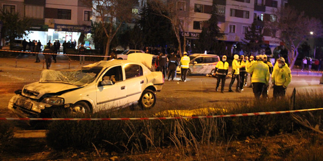 Yarış yaptığı iddia edilen otomobil kaza yaptı: 2 ölü, 1 yaralı